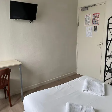 Aux Bons Amis Hotel